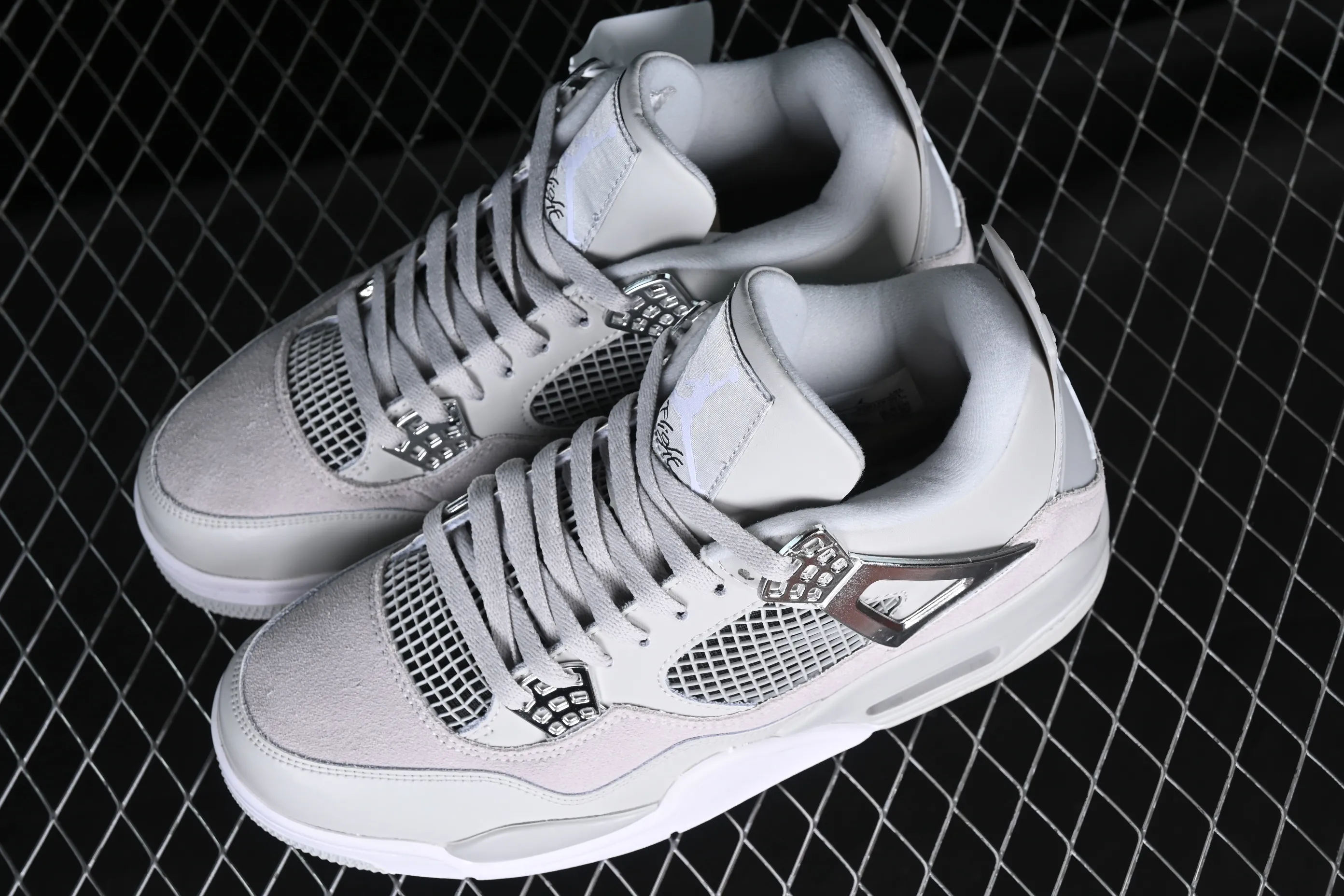 All categories Air Jordan Jordan series basketball shoes Air Jordan 4 cost-effective version Air Jordan 4 Retro "Frozen Moments" AJ4 Joe 4 electroplated silver AQ9129-001